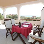 Karas On The Island Of Pag 招待所 曼德雷
