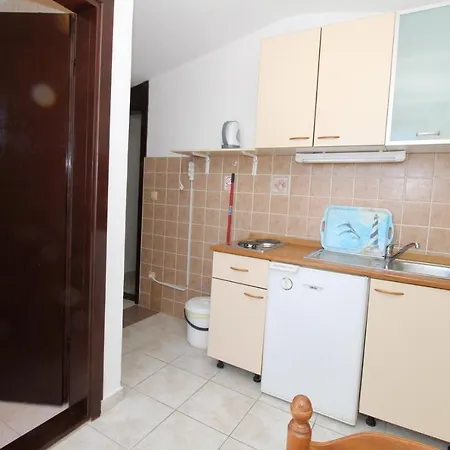 Karas On The Island Of Pag 3* Mandre
